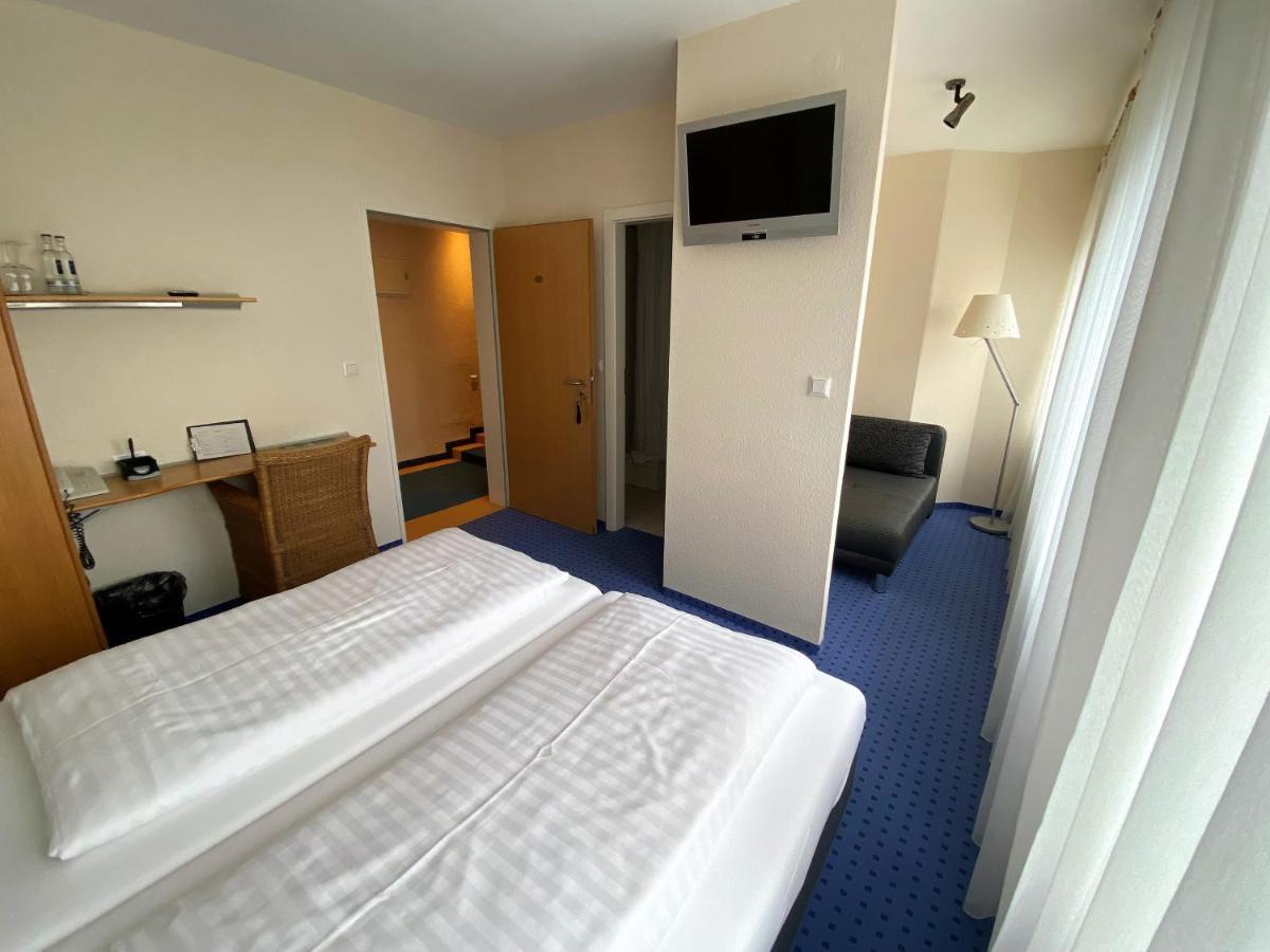 Alleehotel-Eschen Aurich Exterior foto