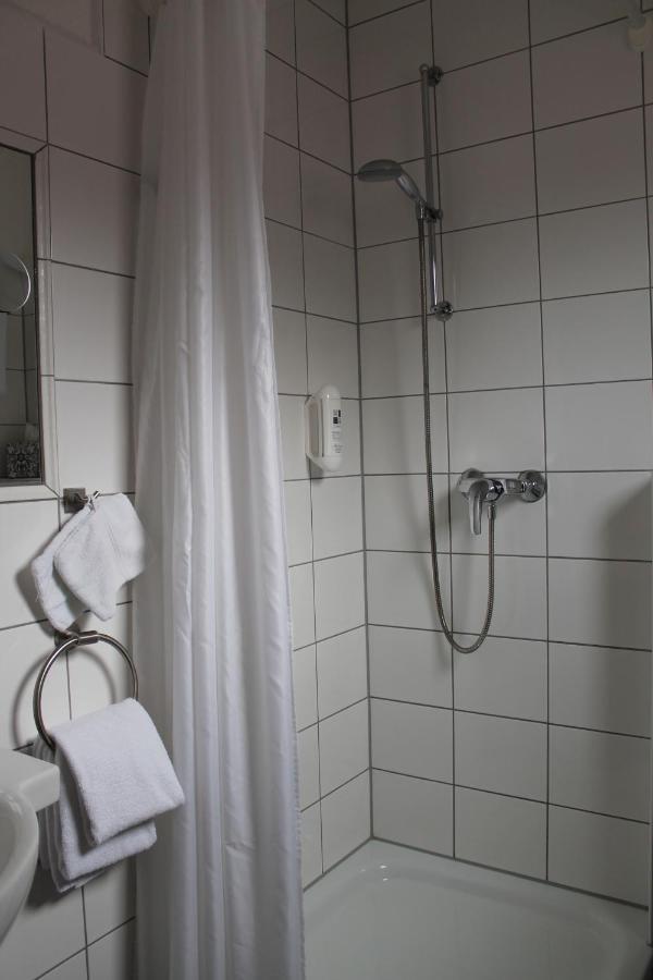 Alleehotel-Eschen Aurich Exterior foto